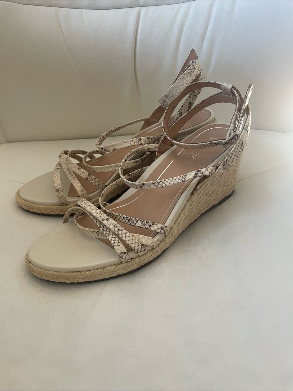 Vionic Wedge Espadrille Sandals in Neutral Snake Print Size 9.5